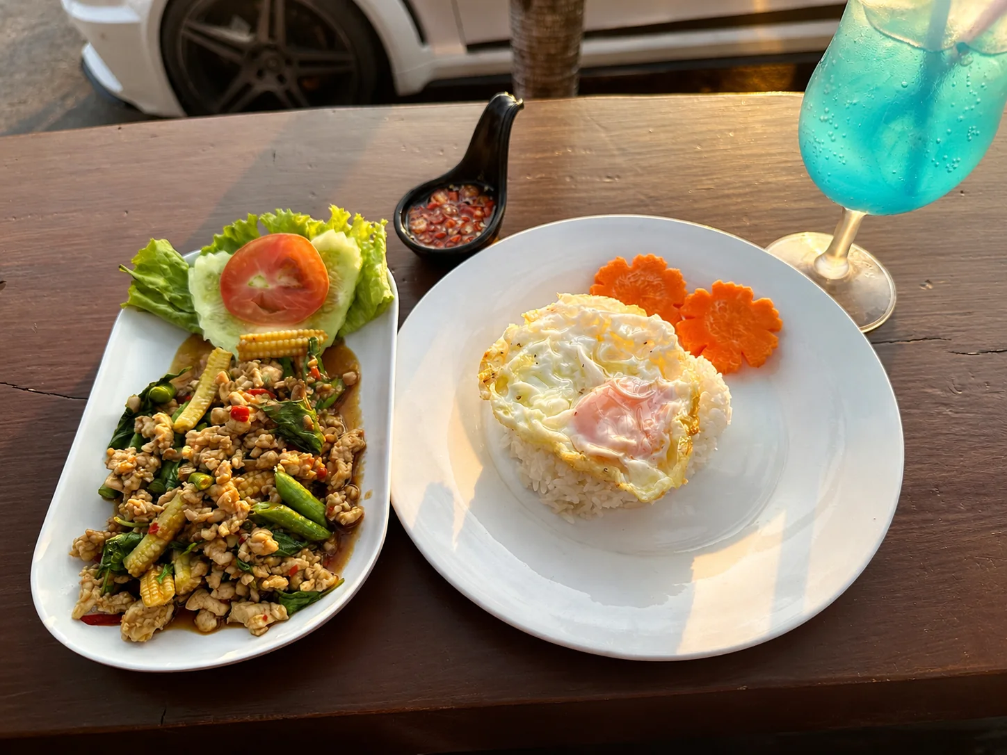 Two dishes and a blue drink on a Sunshine Cafe table