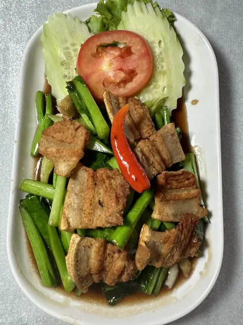 A beef salad with cucumber, tomato and chilli