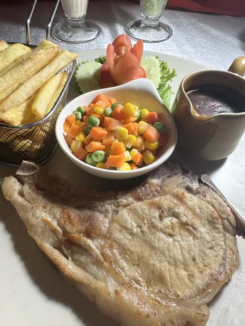 Grilled pork with potatoes and sauce