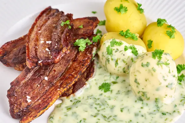 Steak with potatoes and creamy sauce